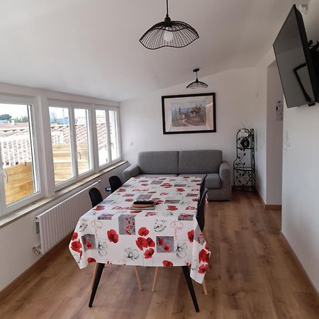 Logement Lumineux Avec Terrasse ลารอช-ซูร์-ยง ภายนอก รูปภาพ