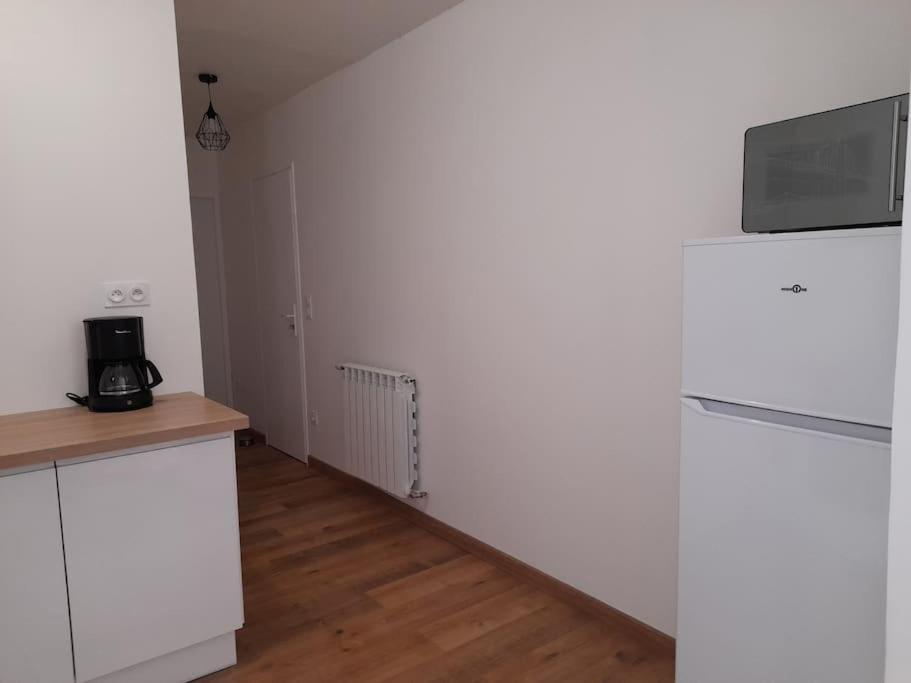 Logement Lumineux Avec Terrasse ลารอช-ซูร์-ยง ภายนอก รูปภาพ