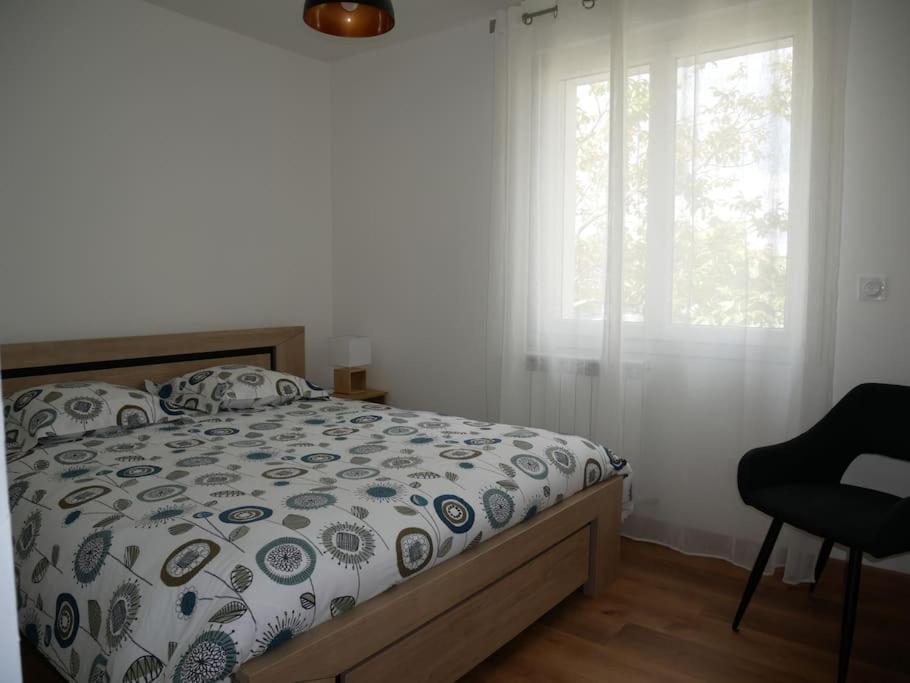 Logement Lumineux Avec Terrasse ลารอช-ซูร์-ยง ภายนอก รูปภาพ