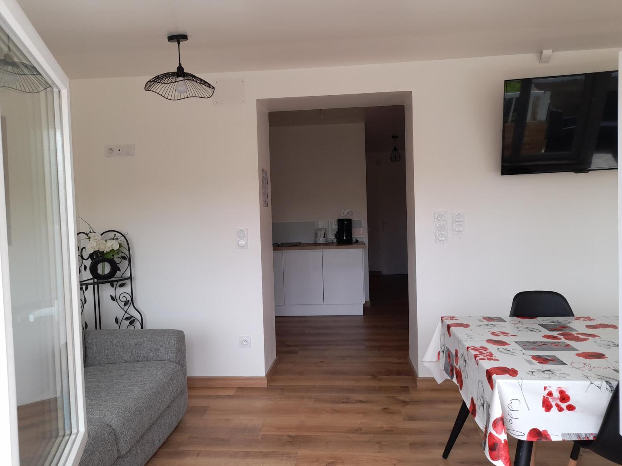 Logement Lumineux Avec Terrasse ลารอช-ซูร์-ยง ภายนอก รูปภาพ