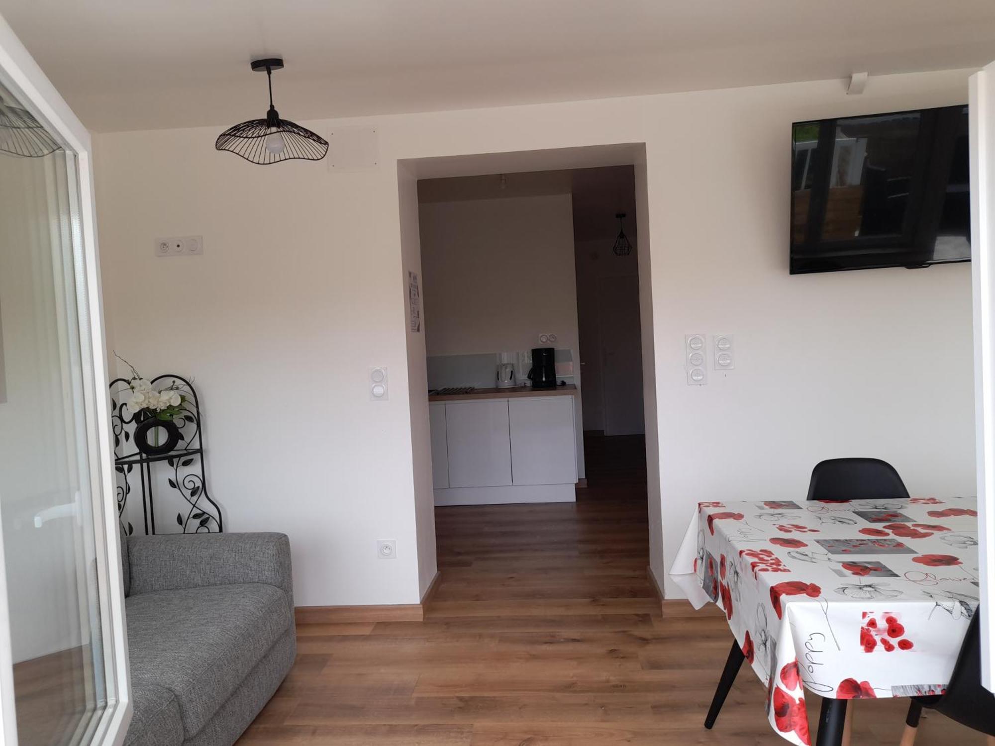 Logement Lumineux Avec Terrasse ลารอช-ซูร์-ยง ภายนอก รูปภาพ