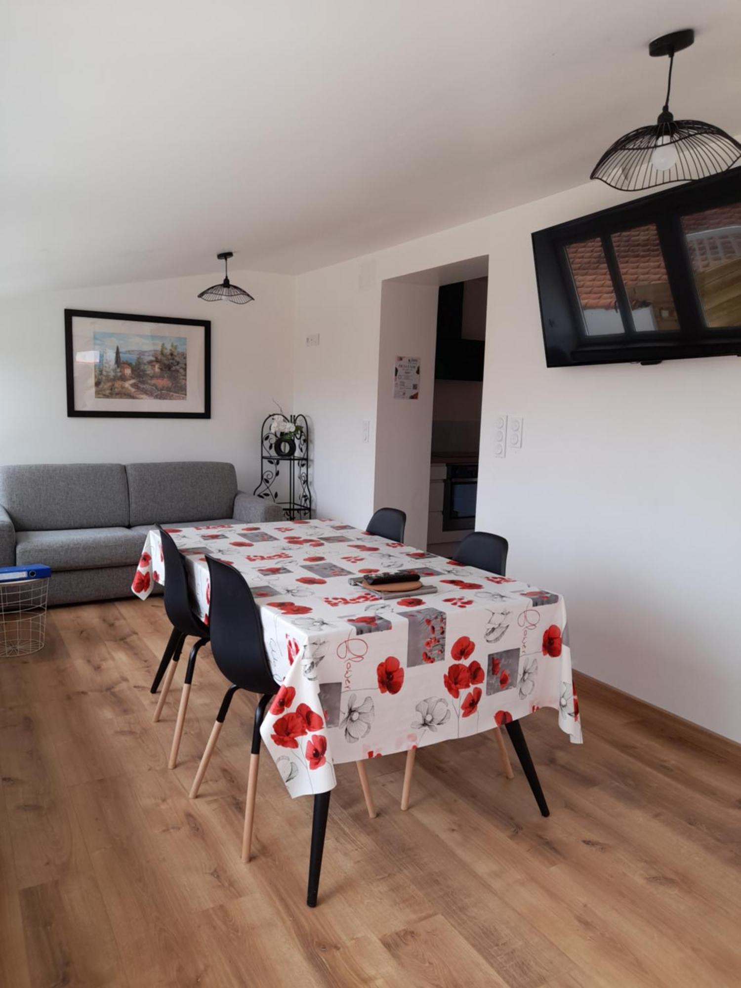 Logement Lumineux Avec Terrasse ลารอช-ซูร์-ยง ภายนอก รูปภาพ