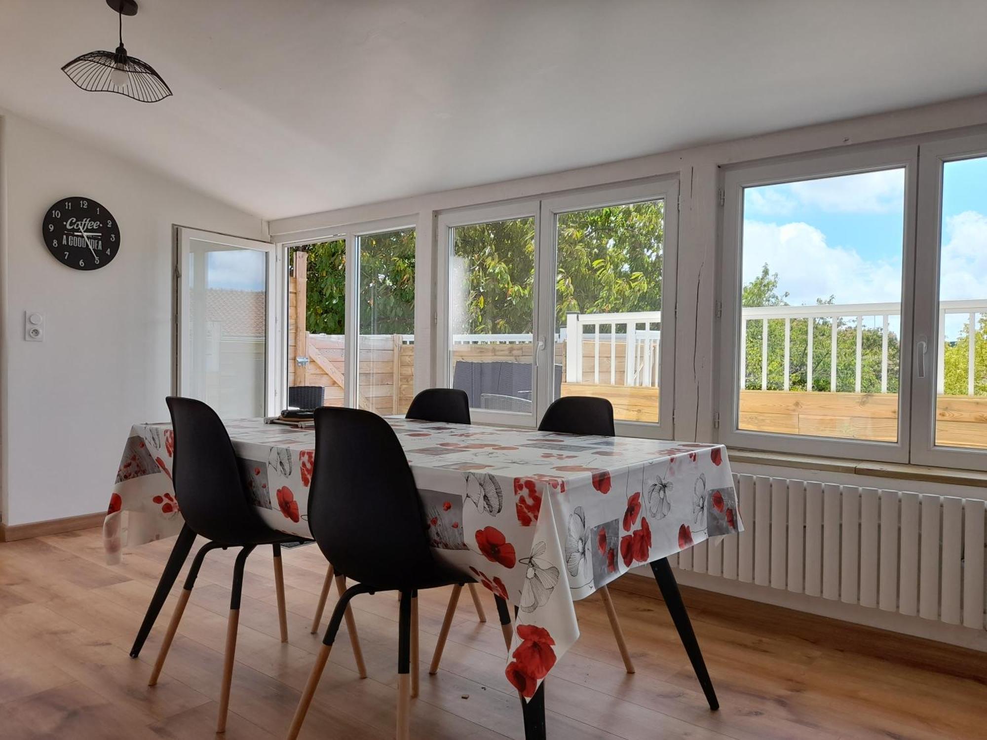 Logement Lumineux Avec Terrasse ลารอช-ซูร์-ยง ภายนอก รูปภาพ