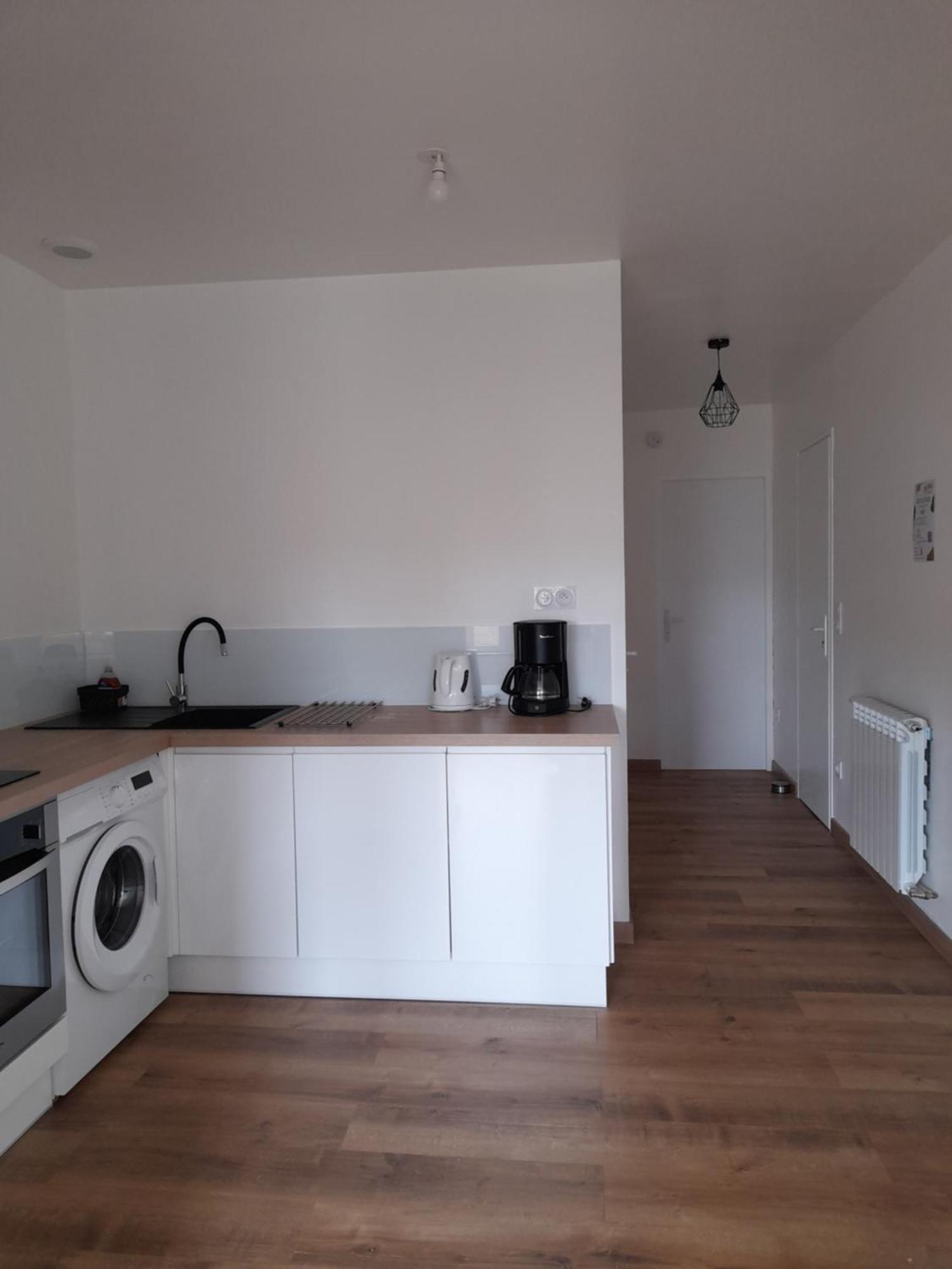 Logement Lumineux Avec Terrasse ลารอช-ซูร์-ยง ภายนอก รูปภาพ