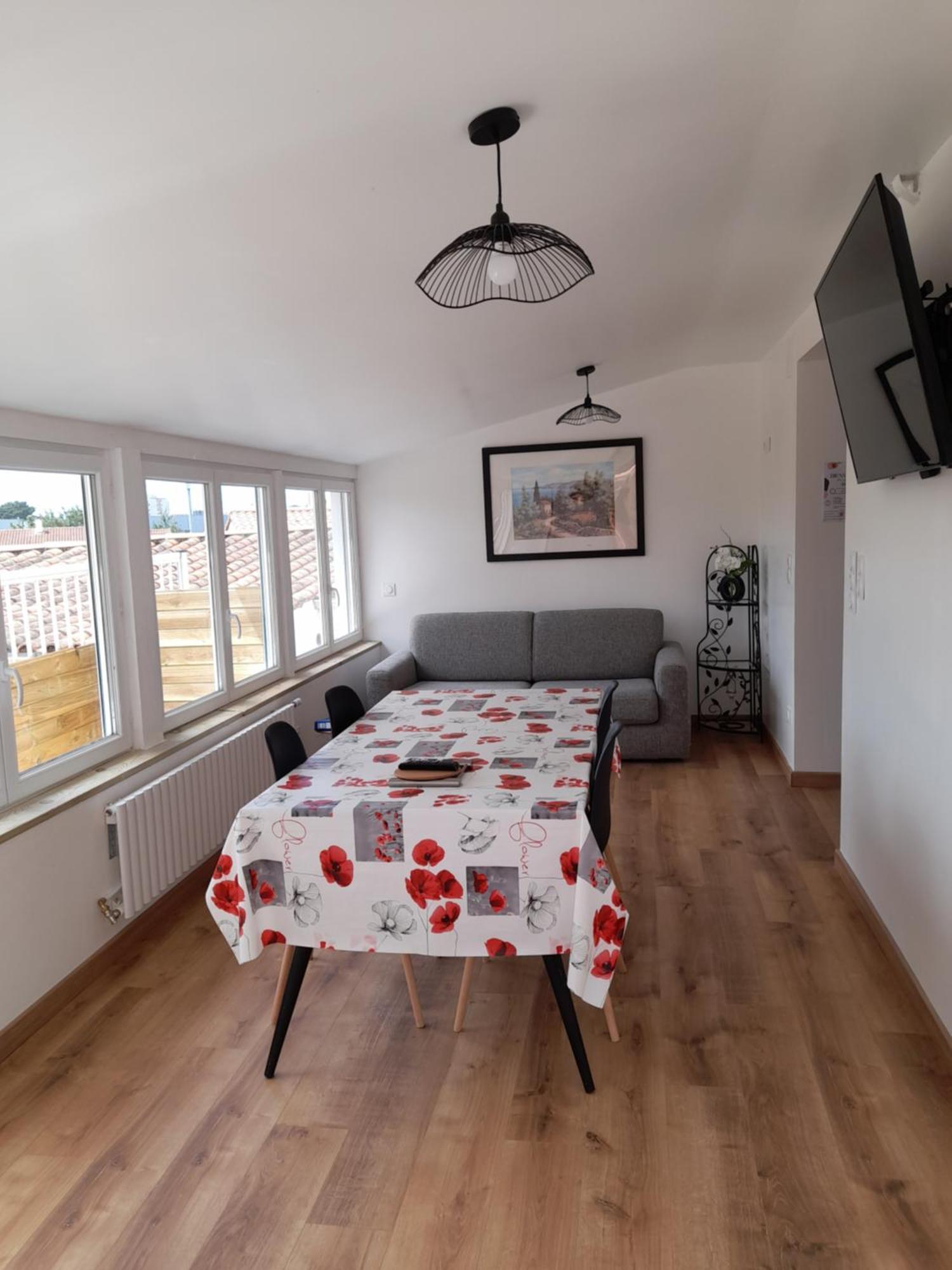 Logement Lumineux Avec Terrasse ลารอช-ซูร์-ยง ภายนอก รูปภาพ